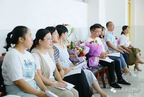 章丘四中级部亮点高二级部青蓝工程推进会