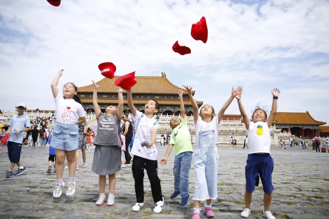 直到今天,北京游学群里的小朋友还在坚持写小作文,发到群中请老师批改