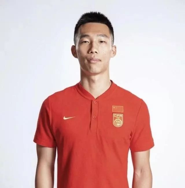 国足定妆照流出武磊笑容满面阳光帅气