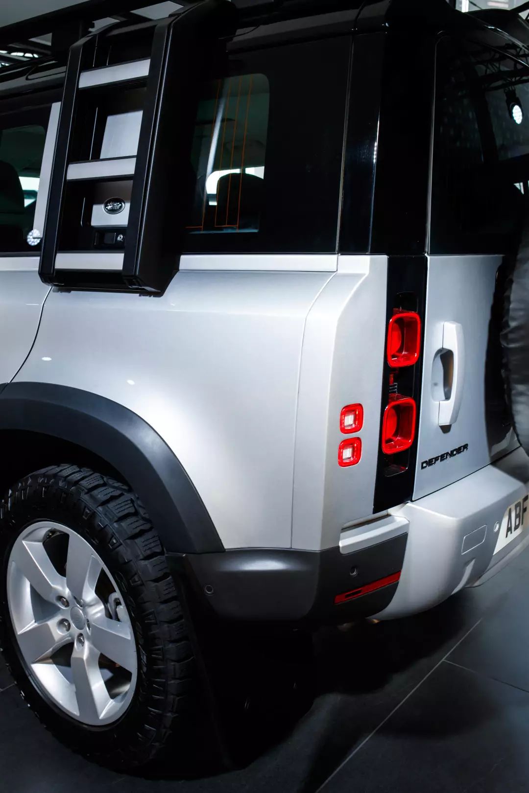 全新路虎defender发布下一代你可能要再等70年carnews