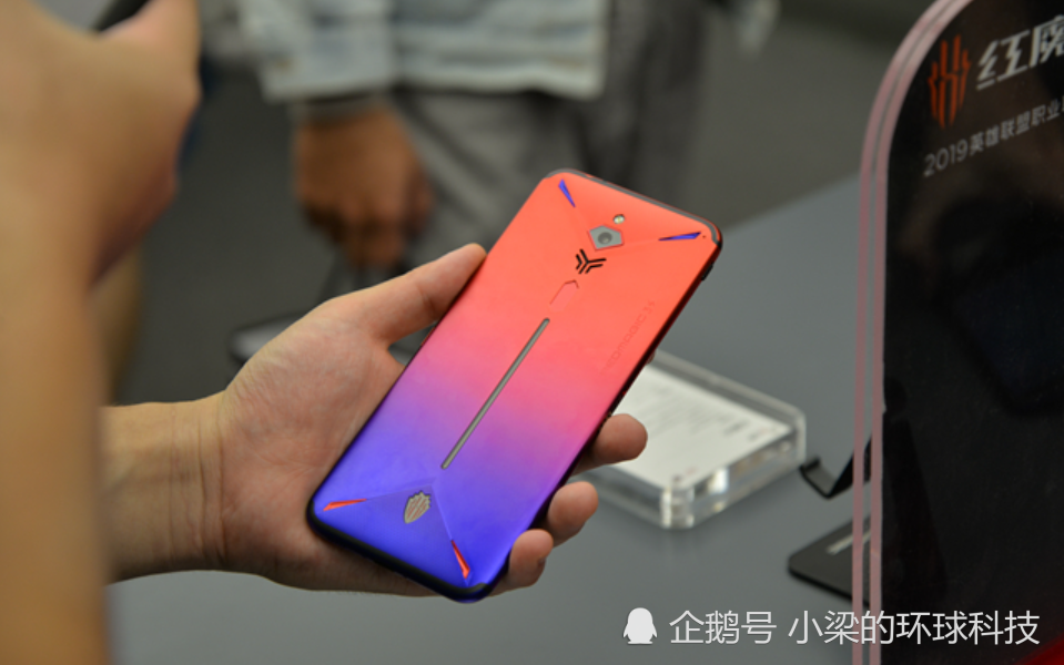 红魔3s是款电竞手机90hz屏幕刷新率帮助你取得游戏胜利