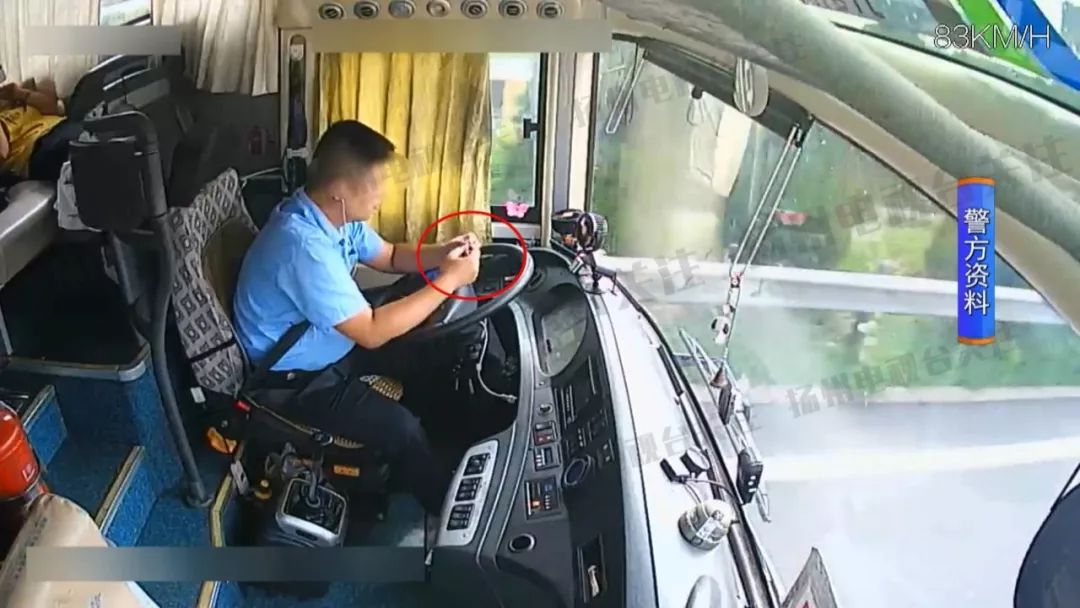 大客车司机张某驶机动车在高速公路上行驶时,未能注意安全驾驶,遇有