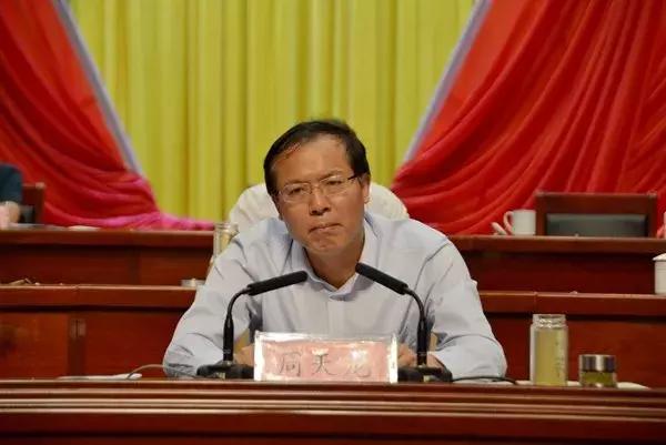 唐河县召开第35个教师节庆祝表彰暨教育振兴三年行动计划誓师大会