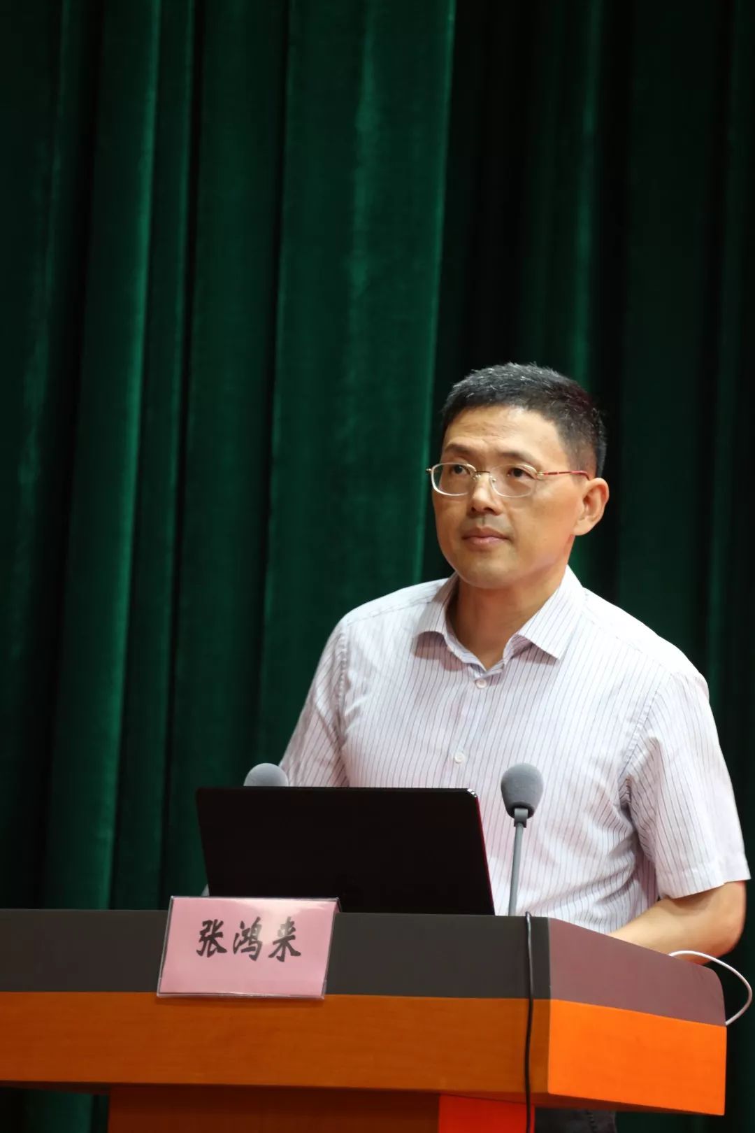 张 鸿 来表彰结束后,康达学院人文与管理学系主任孟国祥教授,为大家作