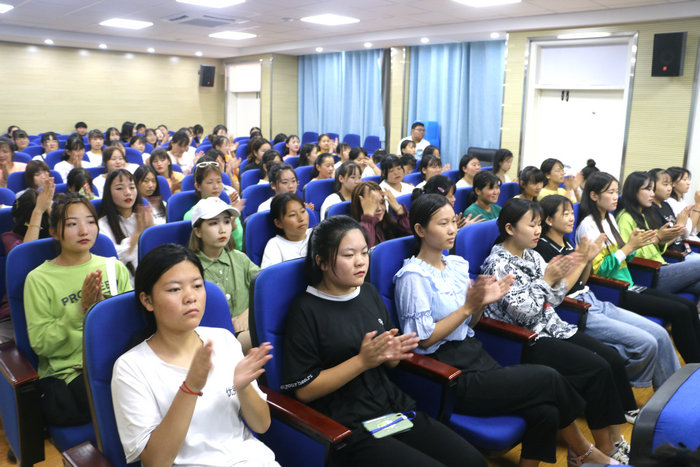 亳州工业学校校服图片