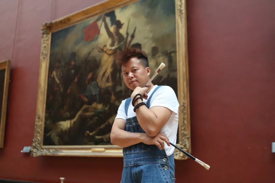 狂人奇人也黄凤荣再度登上央视带来疯狂泼墨画