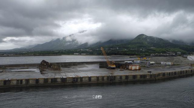 原创日本私藏的哭岛一个月能下35天雨居民习惯出门带伞