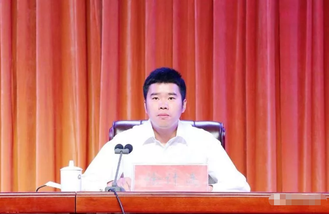 徐计连要求,会后大家一是要迅速传达学习金书记讲话精神,掌握精神内涵