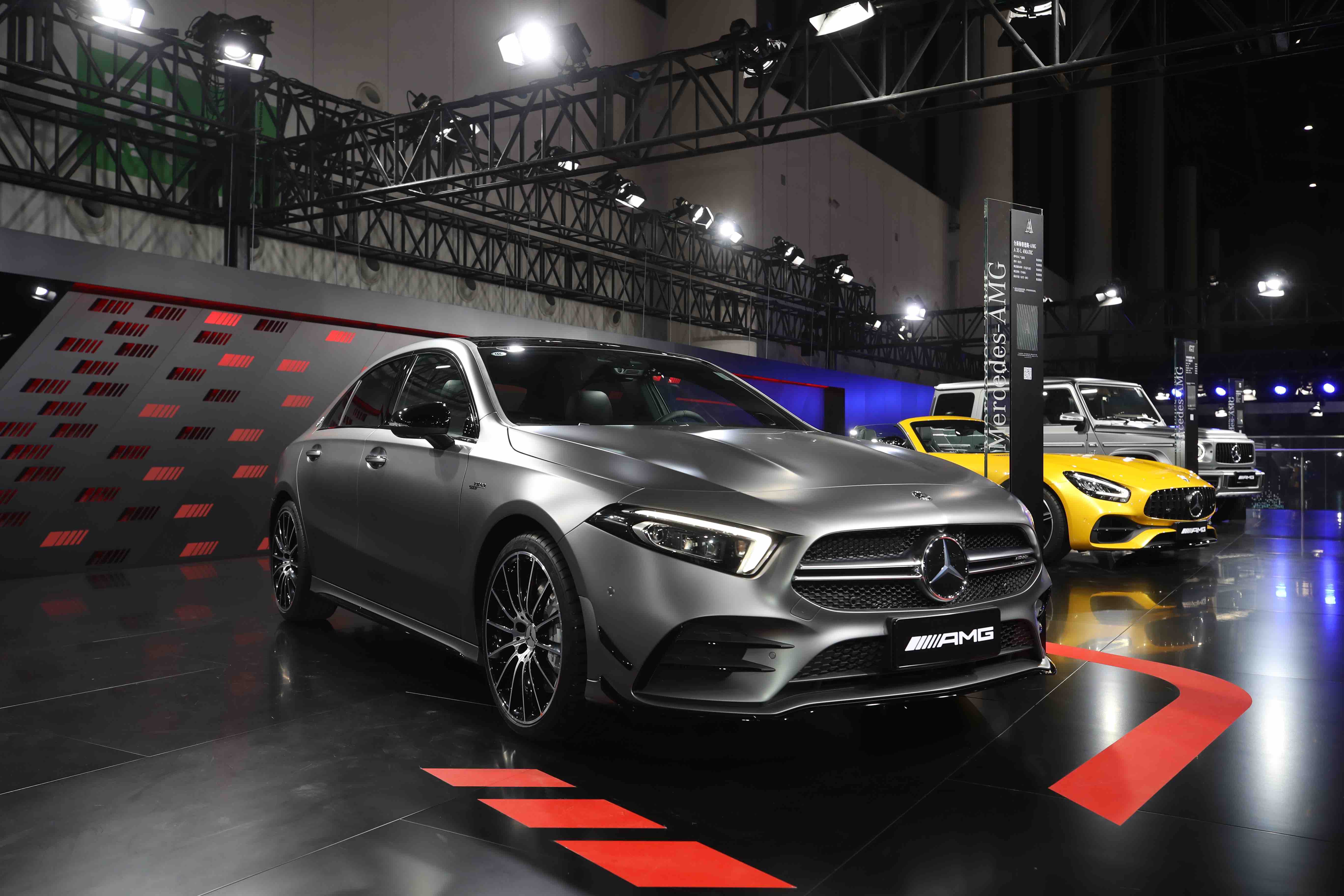 梅赛德斯-奔驰g 500 时光铭刻特别版和梅赛德斯-amg g 63时光铭刻特别