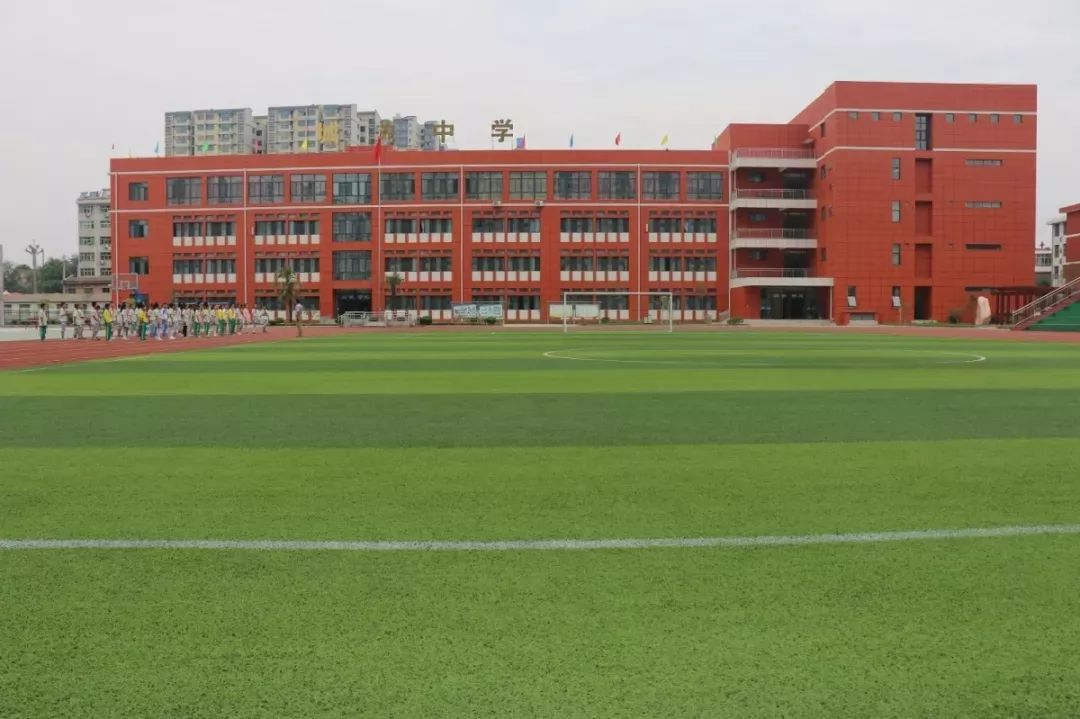 凤翔县县长王宏强看望慰问一线教师代表!