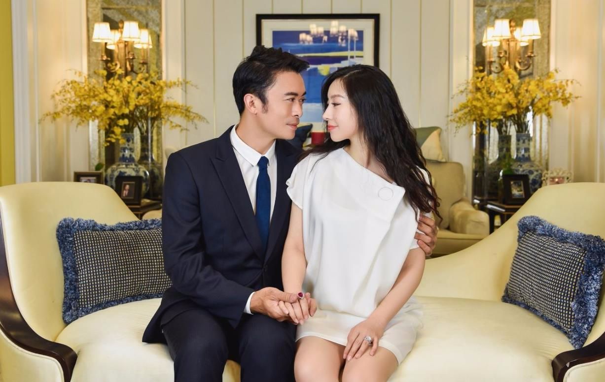 最近还是会有一些关于贾晓晨的消息,从照片中看到她保养的很好,41岁看