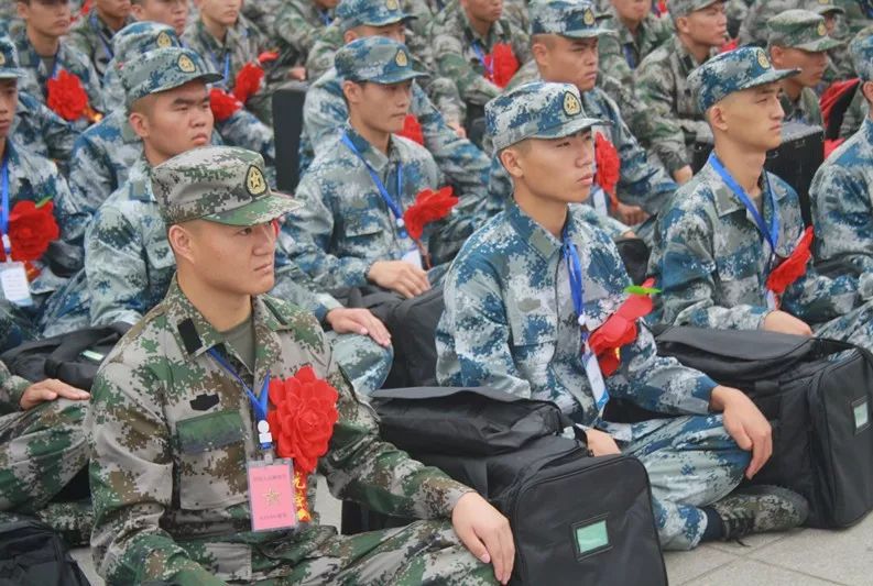 今年聊城首批170名新兵奔赴军营