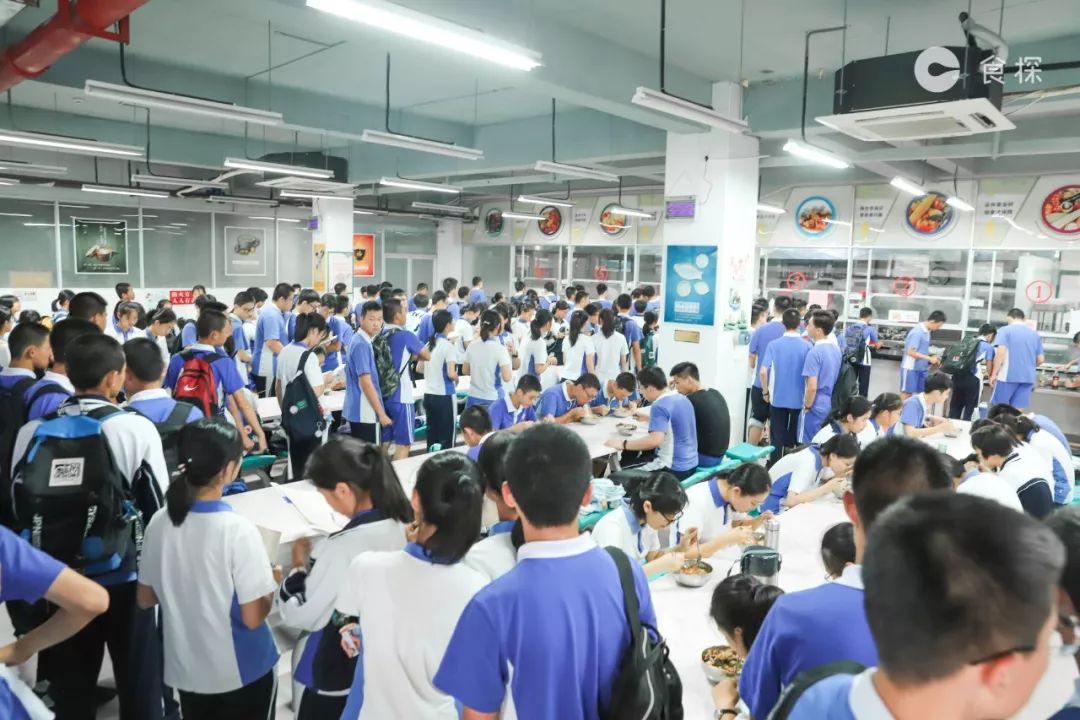 深圳学生吃饭都是用抢的