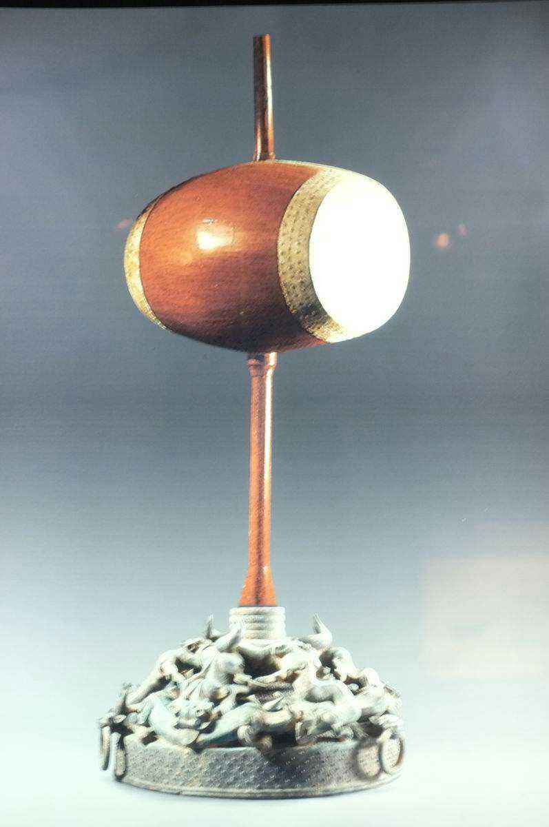 曾侯乙墓出土建鼓,专家在远在千里的画像石中,找到演奏的答案