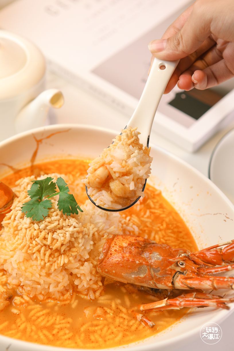 米其林1星的利苑酒家,招牌也是一道龙虾汤泡饭.