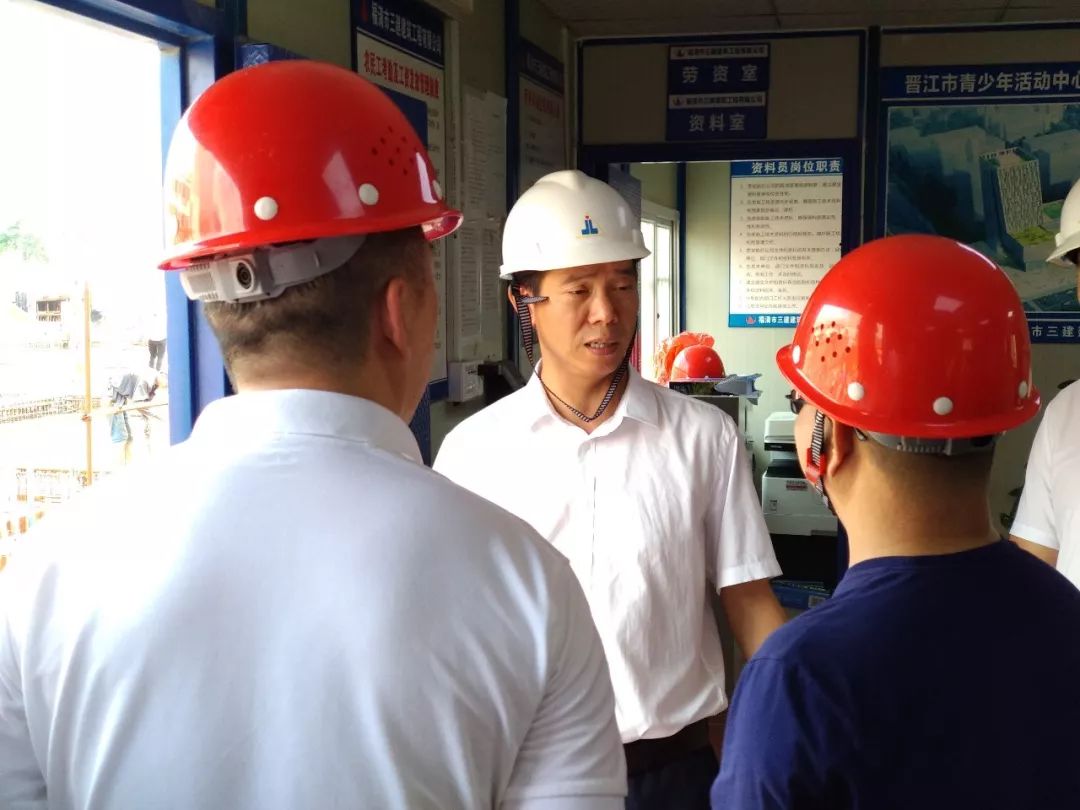 市领导吴忠刘慰问青少年宫教职员工视察晋江市青少年活动中心妇女儿童