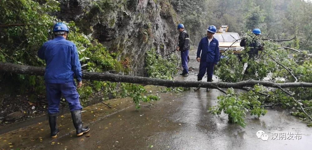 汉阴组织多部门力量全力应对暴雨天气