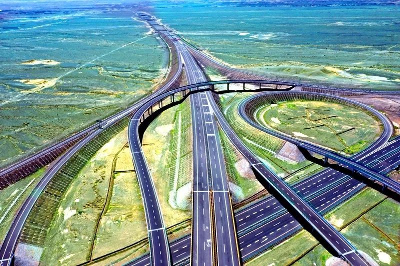 公路飞机铁路塔城地区形成通达四方的立体交通网络