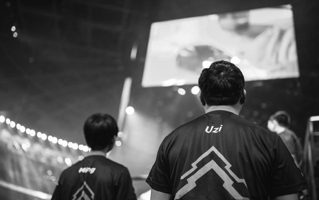 rng输了后摄影师一村晒一张关于uzi的图让rng粉丝动容