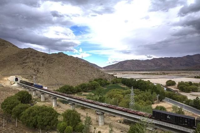 喜讯我院设计的拉日铁路入选詹天佑奖