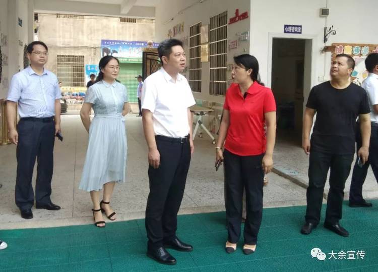 曹爱珍廖永平走访慰问一线教师向全县广大教育者致以节日问候