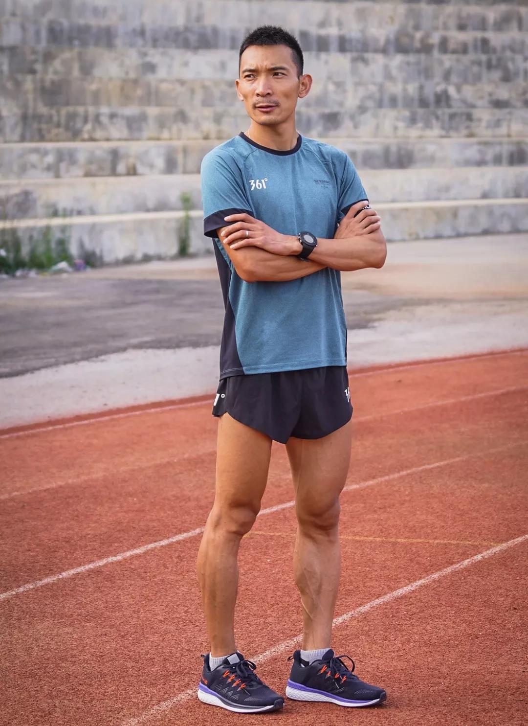 家庭对他的事业相当支持,李子成甚至影响到了自己身边