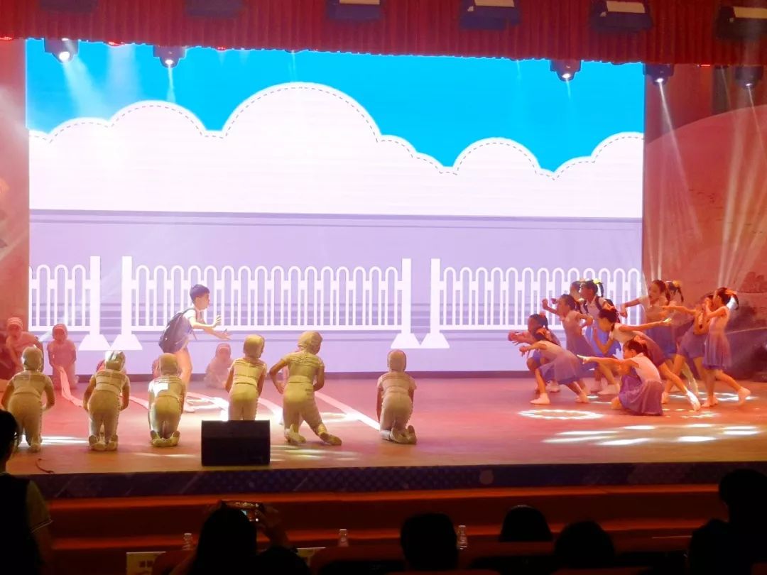 泰和幼儿园等12所幼儿园为"学前教育先进单位";授予第三小学罗叶桃等