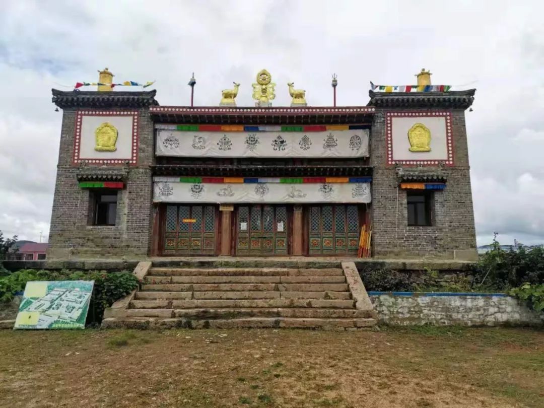 圣经寺,俗称扎兰庙,位于彰武县城东北扎兰营子屯.