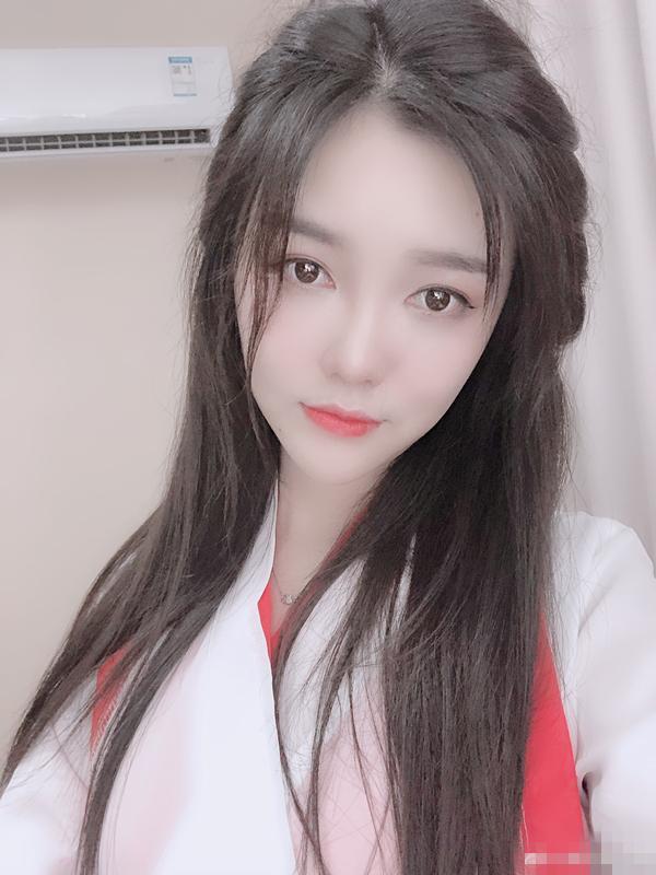 虎牙首位!突破两百万粉丝的吃鸡女主播诞生,颜值和技术都有