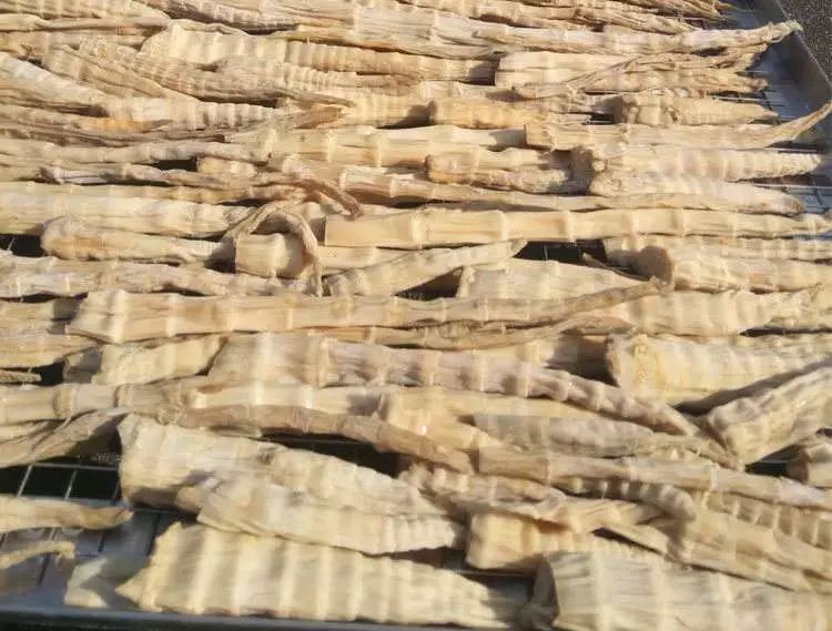 多道工序,道道精益求精,层层严格把关,继而制作出红壳笋干中的上品