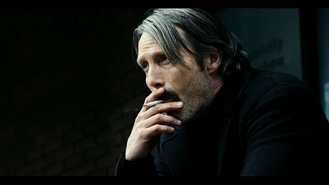 剧中男主角邓肯·维兹拉,绰号"黑色凯撒",曾就职于世界顶尖杀手组织