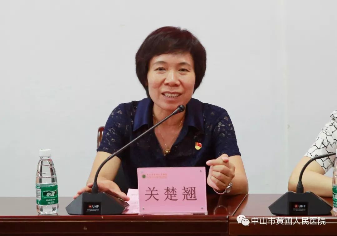 友谊地久天长我院职工陈建锋向市档案馆捐赠世界名人回信