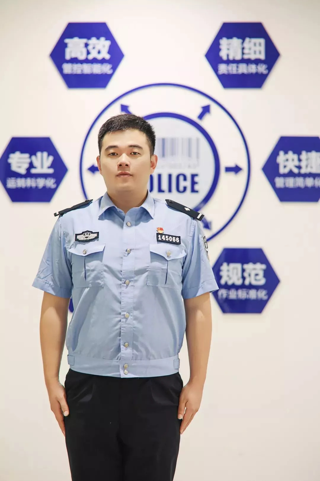 春季警服图片