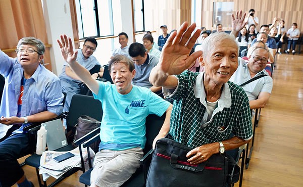 发展变迁,很生动,上海人有共鸣,有些内容第一次知道;新上海人看图听讲