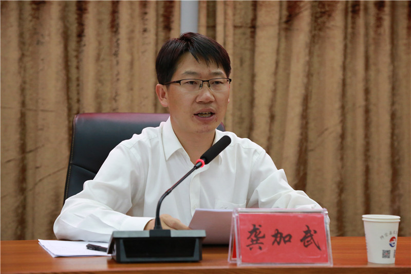 县委书记龚加武在会上指出,为新中国成立70周年大庆营造安全稳定的