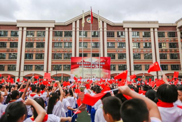 教师节环西小学花果园分校红旗招展欢度教师节