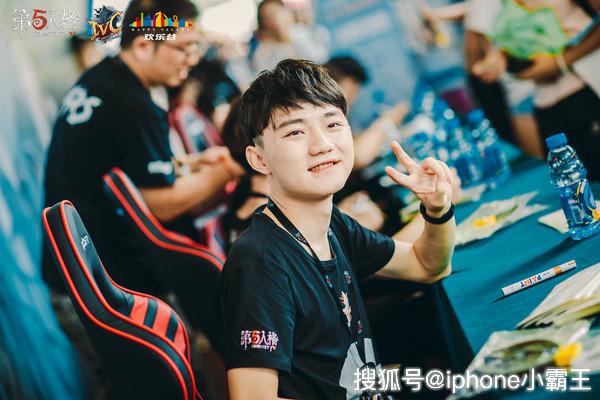 在打训练赛以及正式竞赛时,iphone 8 plus是蓝胖子最趁手的配备,与水