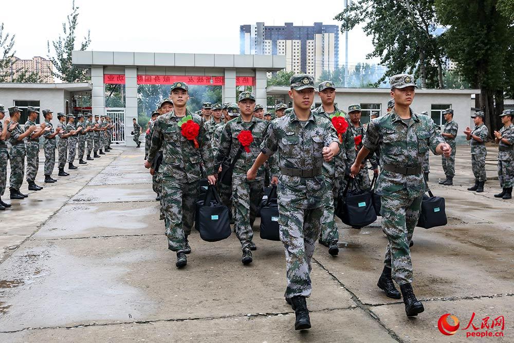 新兵来了全国各地有志青年参军入伍