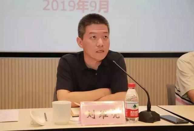 会上,市经信局中小企业处刘维亮处长讲话,他指出,平台网络是中小企业