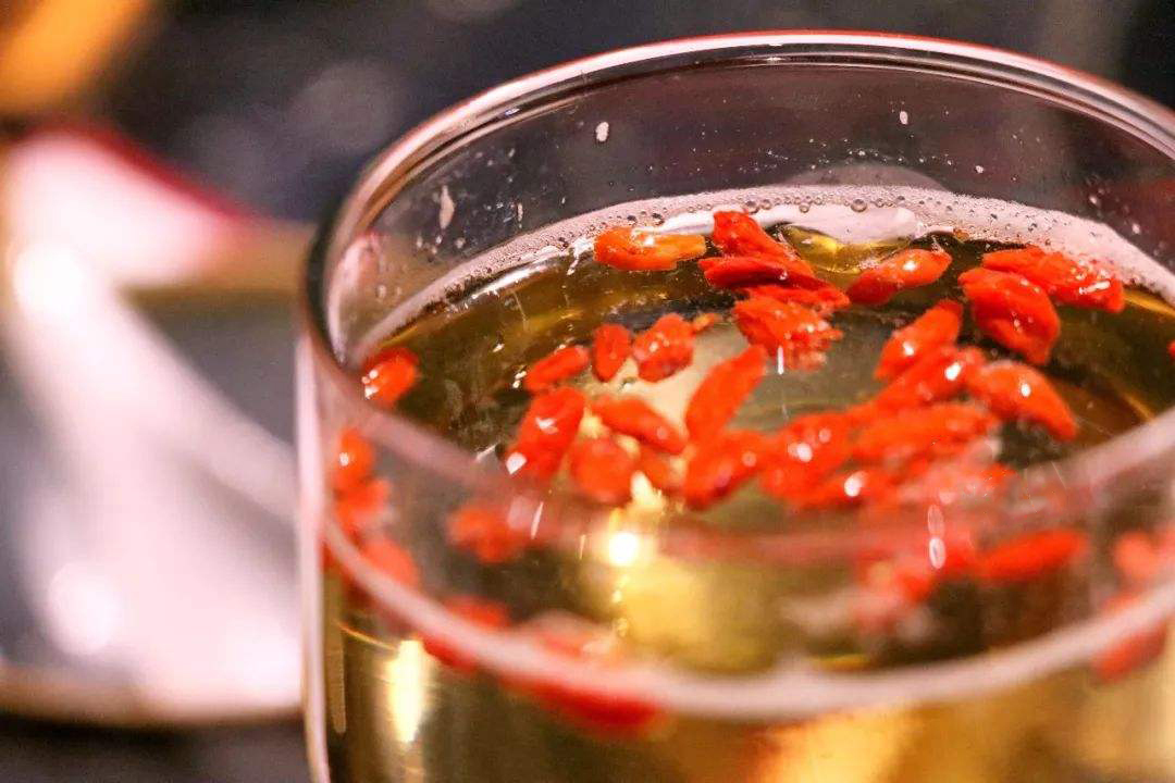 啤酒加枸杞,可乐配党参,90后痛苦养生实录