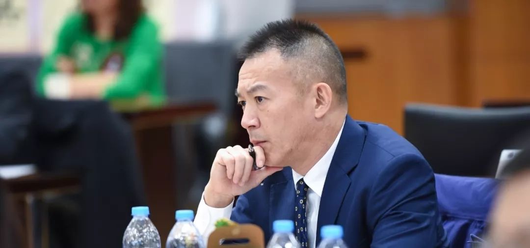 虽然很多家长朋友都认识王总,但数学君还是要简单介绍一下:王晟上海四