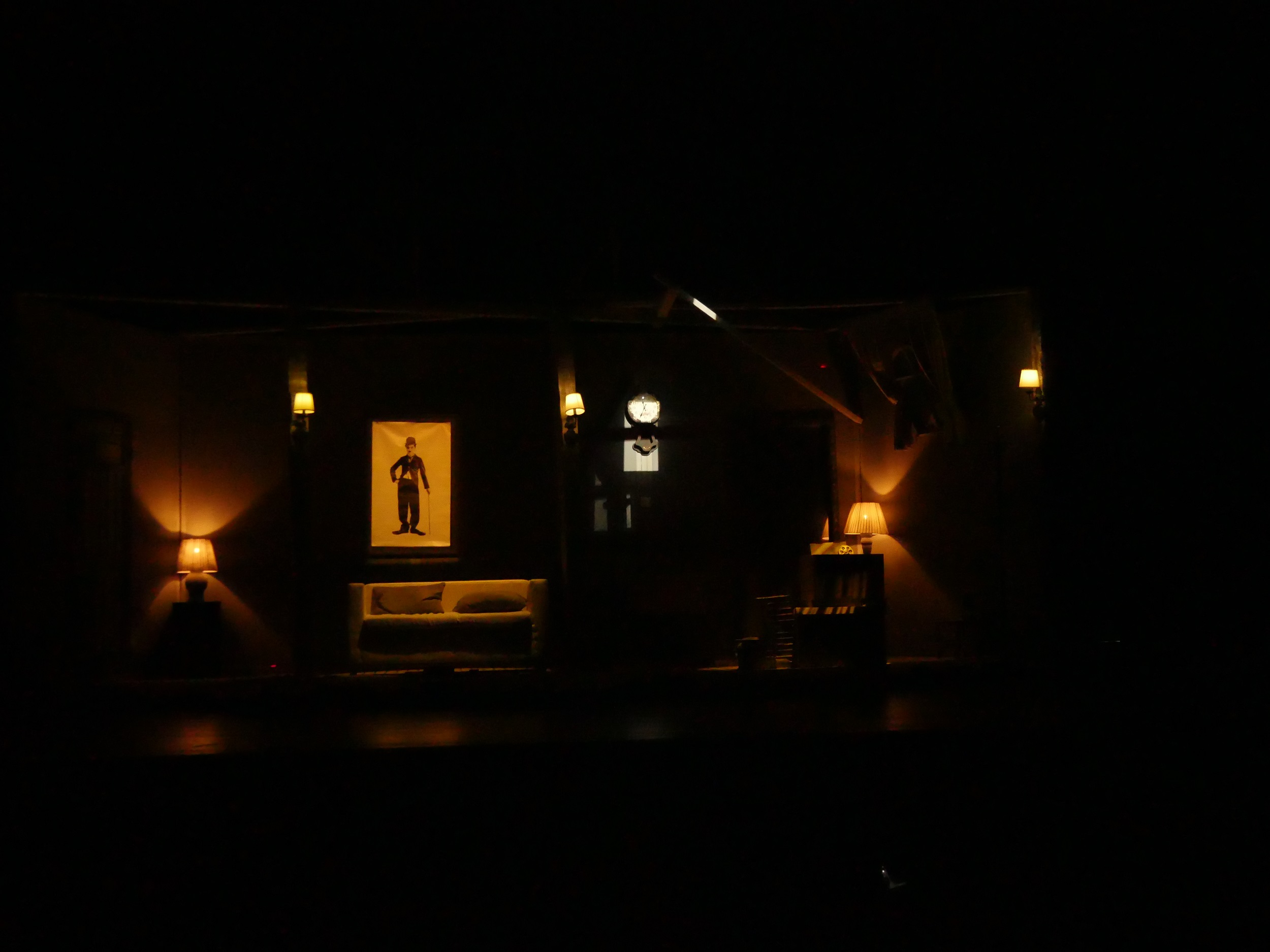 都市爱情悬疑话剧出租屋10月15日空降东莞