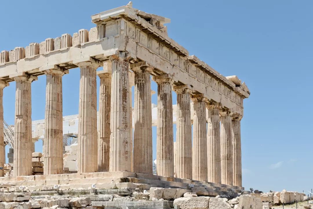 雅典卫城,是世界的新七大奇迹之一,作为古希腊建筑的代表作,雅典卫城