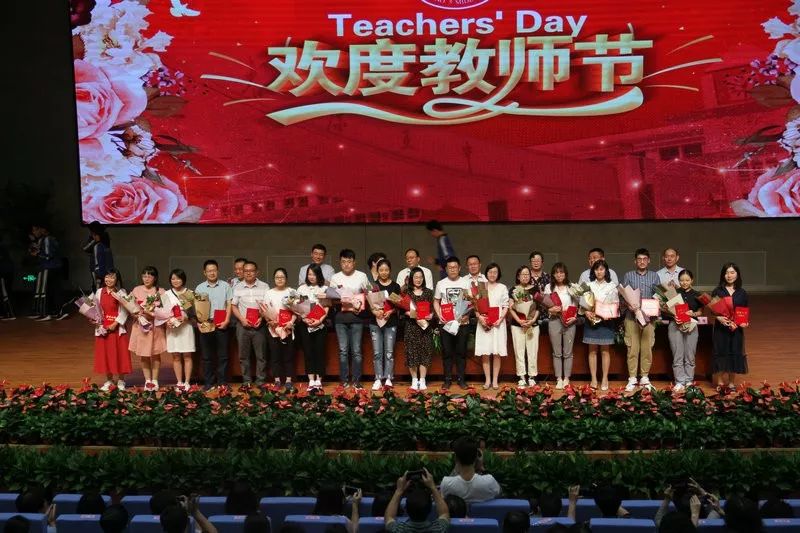 太原五中隆重举办庆祝新中国七十华诞弘扬新时代尊师风尚教师节活动