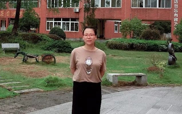 三合小学陆丽君09教育感言:爱是走进学生心灵最近的路.