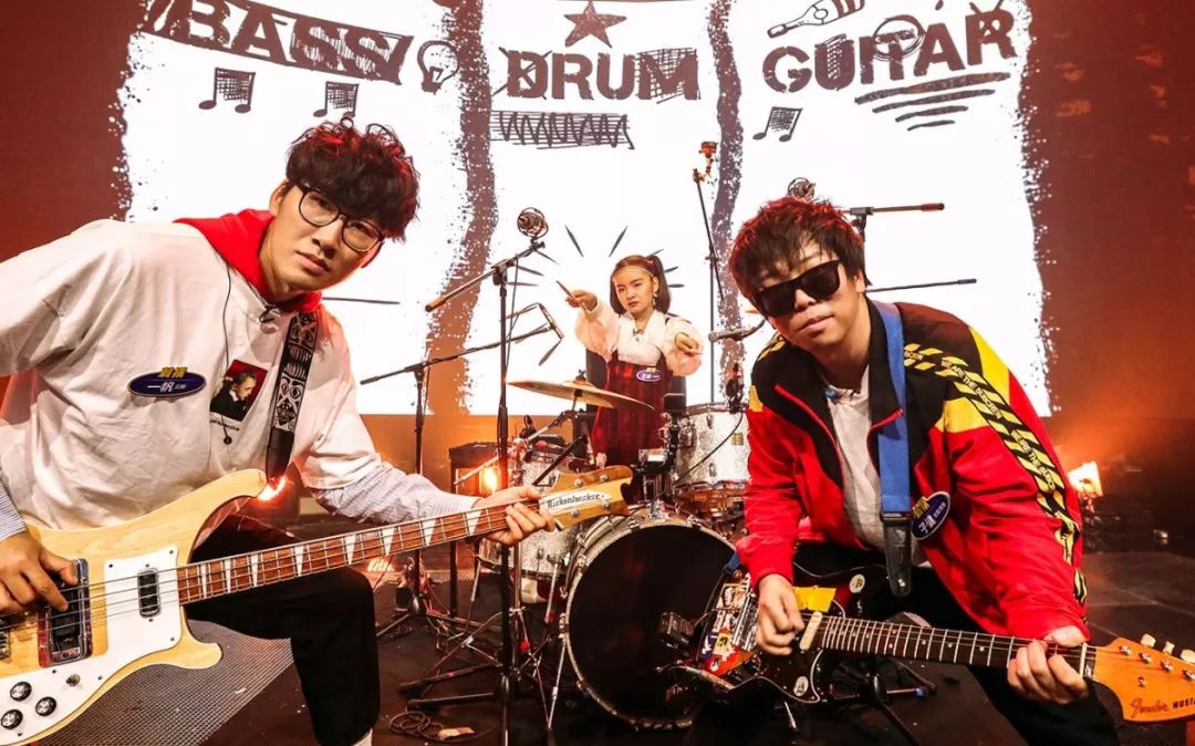 微博上"#乐队的夏天"话题讨论量467万,阅读量高达40.6亿.