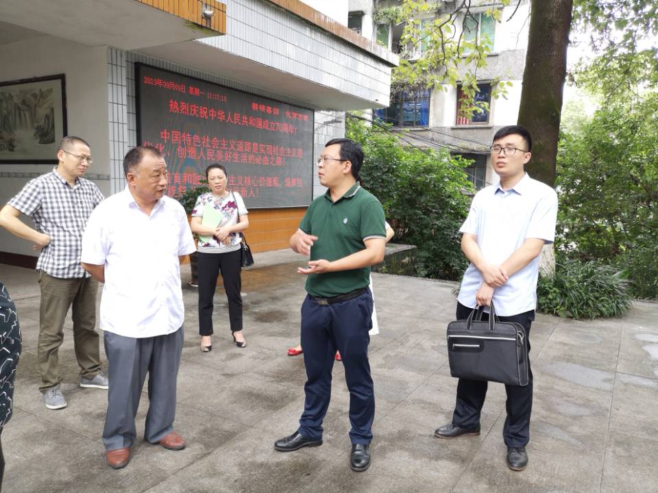 合江县级领导陈棋楠一行到教师进修学校慰问