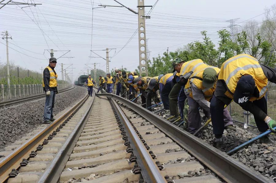 站段资讯奋斗前行沈阳工务机械段发展影像录