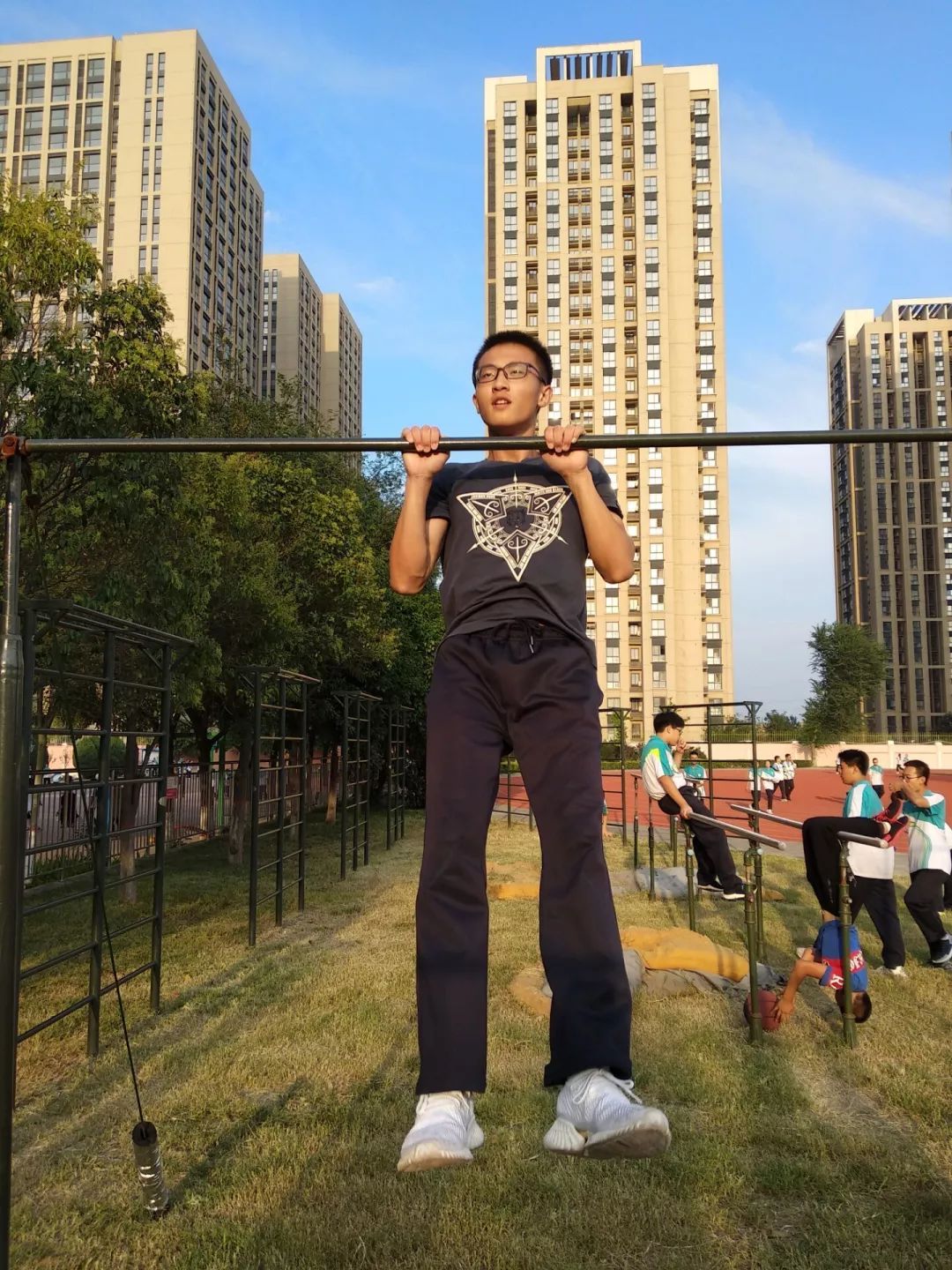 自我成长就要锻炼身体勤奋努力高二学生学习生活剪影
