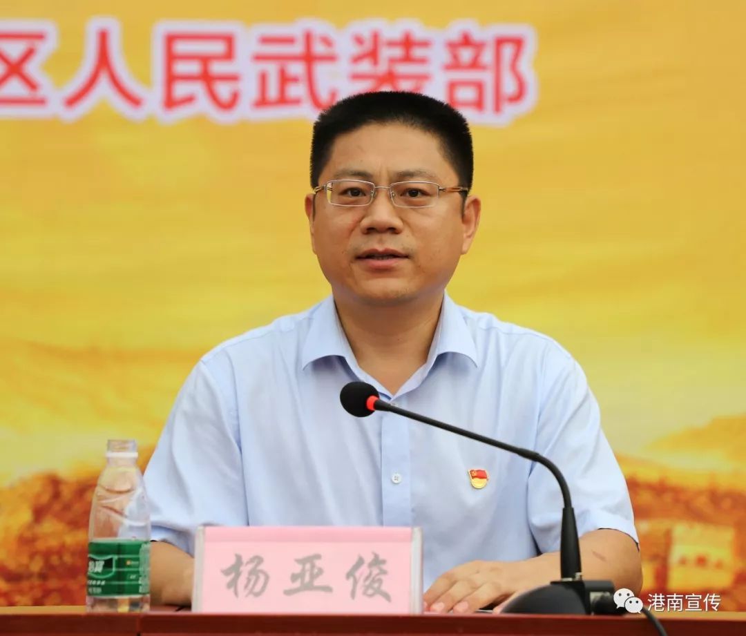 区委办主任石小军,副区长张斌参加出征仪式,副区长贾绍学致欢送辞,区